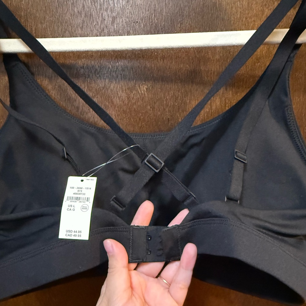 Aerie sports bra with clasp closure